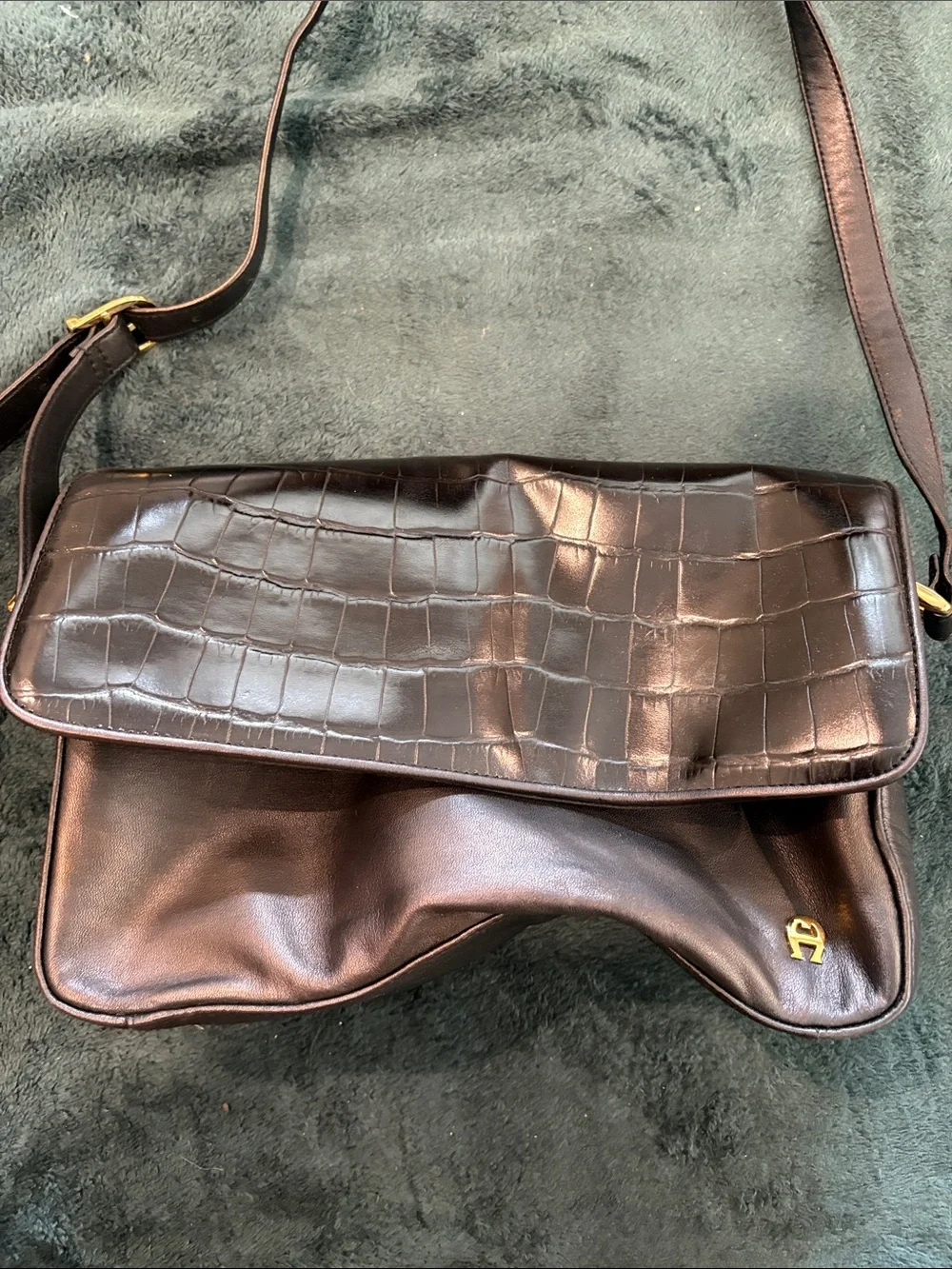 Vintage Etienne Aigner Brown Leather Croc-Embossed Flap Shoulder Bag – 11” x 7”